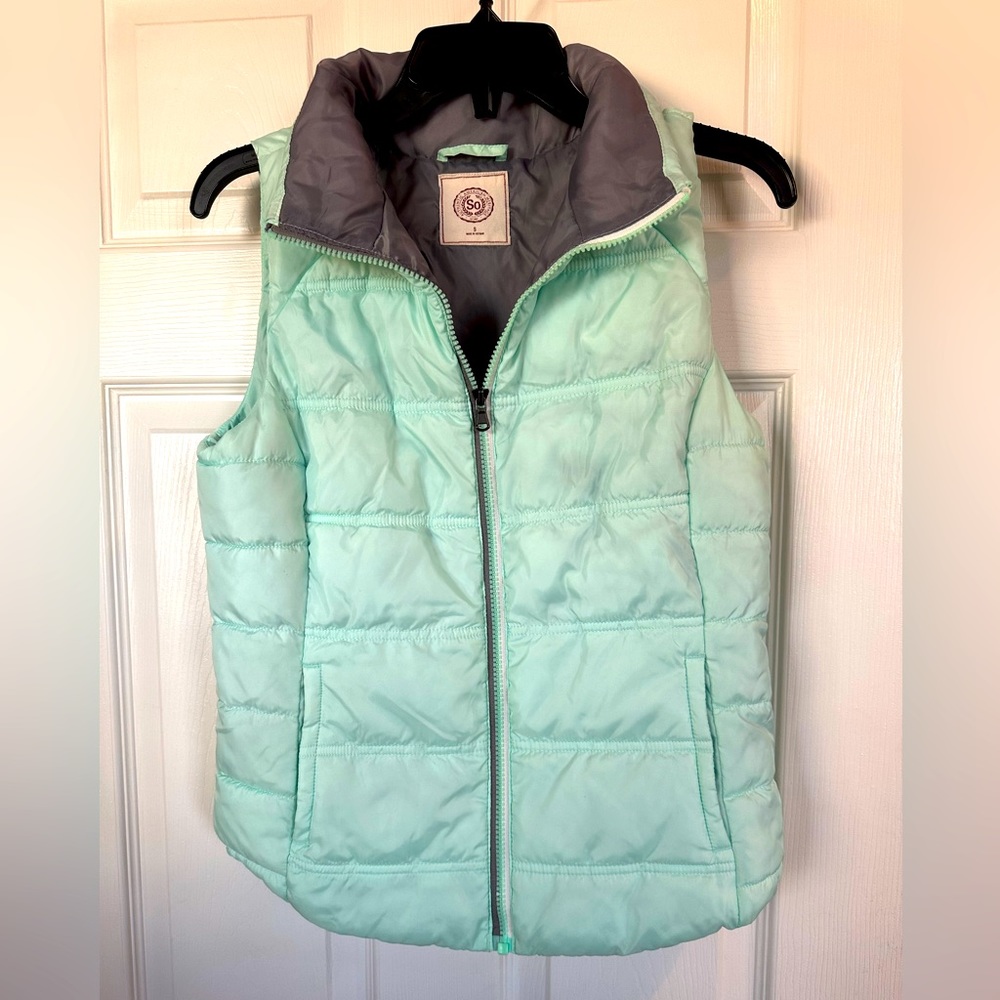 Mint green and Gray Veat